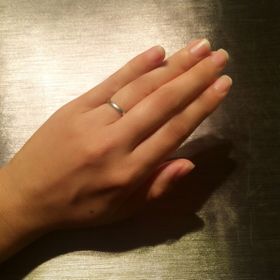 【ヴァン クリーフ＆アーペル(Van Cleef & Arpels)の口コミ】 婚約指輪と同じブランドで探しました。飽きずにつけられるシンプルなもの…