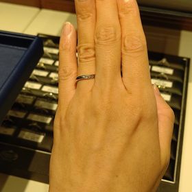 【銀座ダイヤモンドシライシの口コミ】 今後ずっと身につけているものなので、着けていて痛くないか、違和感がな…