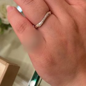 【Mariage ent(マリアージュエント)の口コミ】 なめらかなウェーブラインが綺麗なフォルムで私の指に合っていると感じた…