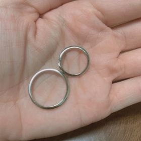 【俄(にわか)の口コミ】 シンプルなウェーブな形が気に入りました。
付け心地が良く、飽きないデザ…