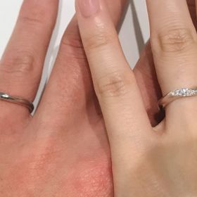 【ROYAL ASSCHER(ロイヤル・アッシャー)の口コミ】 ウェーブタイプの中でも特にウェーブが強めなので、中央のダイヤモンドが…