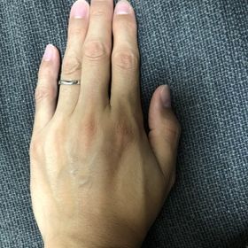 【銀座ダイヤモンドシライシの口コミ】 デザインが好みで予算内だったためです。
あらかじめネットで見ていたので…