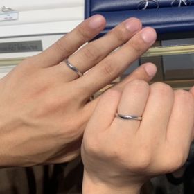 【銀座ダイヤモンドシライシの口コミ】 自然なウェーブが印象的なリングで、着け心地も非常に良かったです。Creer…