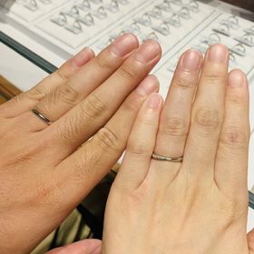 【銀座ダイヤモンドシライシの口コミ】 普段使いしやすく、シンプルで角度によって楽しめるところを選びました。…