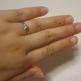 【ESTELLE(エステール)の口コミ】 桜ダイヤモンドを付属のスコープ？で見ると
ダイヤモンドが桜の花の形にカ…