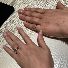 【TRECENTI(トレセンテ)の口コミ】 お花モチーフの指輪を探していたので、婚約指輪のデザインはとても気に入…