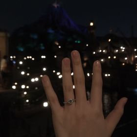 【ラザール ダイヤモンド(LAZARE DIAMOND)の口コミ】 地球上にこれ以上素晴らしいデザインの婚約指輪はないと思えたからです。…