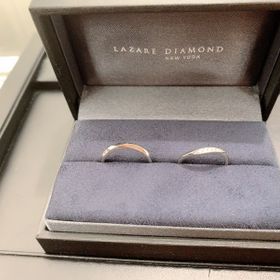 【ラザール ダイヤモンド(LAZARE DIAMOND)の口コミ】 デザインがシンプルでありながら、自分達の指の形から指が綺麗に、長く見…