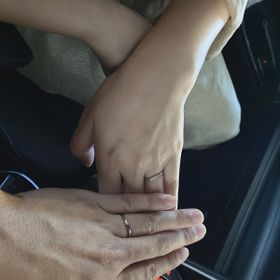 【ラザール ダイヤモンド(LAZARE DIAMOND)の口コミ】 指輪が他の指と擦れず着け心地が良いです。またウェーブになっており指が…