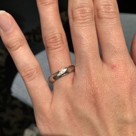 【銀座ダイヤモンドシライシの口コミ】 友人に勧められて行きました。一般的なデザインではなくて、太めの指輪、…