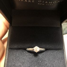 【ラザール ダイヤモンド(LAZARE DIAMOND)の口コミ】 他にはないデザインなのと、シンプルすぎず派手すぎないところが気に入り…