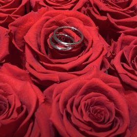 【ラザール ダイヤモンド(LAZARE DIAMOND)の口コミ】 色々なブランドを見てすごく悩みましたが、付けた時に1番ときめきを感じた…