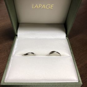 【LAPAGE(ラパージュ)の口コミ】 少し曲線になっているのと指輪のシルバーの種類や光沢を決めれたりオリジ…