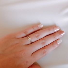 【エクセルコダイヤモンド(EXELCO DIAMOND)の口コミ】 念願のマリアージュオワゾーは鳥の羽をモチーフにしておりとてもシンプル…