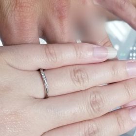 【festaria bijou SOPHIA(フェスタリア ビジュソフィア)の口コミ】 メレダイヤがたくさん付いており華やかな存在感があると感じました。また…