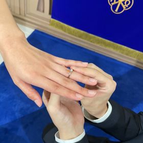 【アイプリモ(I-PRIMO)の口コミ】 シンプルなデザインではあるが、指輪の輪の片方にダイヤの輝きがあり多少…