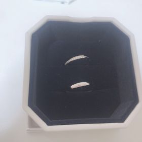 【4℃ BRIDAL(ヨンドシーブライダル)の口コミ】 指につけたときのフィット感とデザインが最高によかった為です。色々なリ…