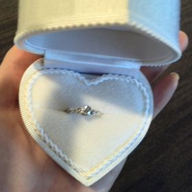 【WATANABE / 卸商社直営　渡辺の口コミ】 普段からつけやすいように、ツメや高さのないものを探していました。
横か…