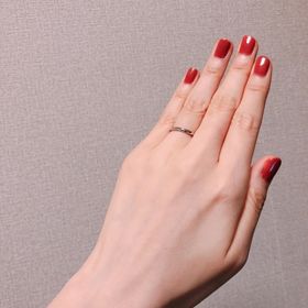 【銀座ダイヤモンドシライシの口コミ】 デザインがシンプルな商品が多く、かつ手厚いサービスが決め手です。刻印…