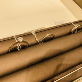 【アイプリモ(I-PRIMO)の口コミ】 指輪のつけ心地はよく、ダイヤモンドの輝きは美しいです。
結婚指輪につい…