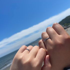 【1122 iifuufu bridal(いい夫婦ブライダル)の口コミ】 僕も彼女も仕事柄日常的に指輪をつける機会がなく、高価なものや凝ったデ…