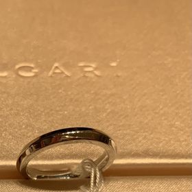 【ブルガリ(BVLGARI)の口コミ】 デザイン性があり、他ブランドにはない珍しいリングです。
角張っており、…