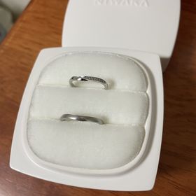 【俄(にわか)の口コミ】 先に婚約指輪を決める時に一緒に結婚指輪も重ねて着用出来ることを知った…
