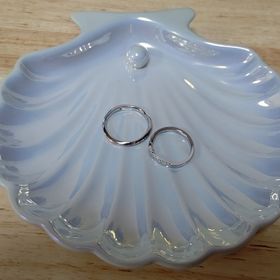 【TOMOE(トモエ)の口コミ】 結婚指輪はシンプルなものを想像していましたが、実際に試着してみるとダ…