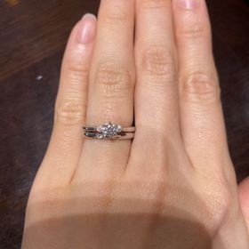 【ケイウノ ブライダル(K.UNO BRIDAL)の口コミ】 婚約指輪の形違いをいろいろ見せていただきました。
その中で自分がどの形…