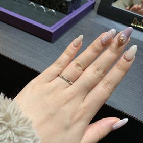 【DIYARTH(ディヤース)の口コミ】 【デザインについて】
お花や星がモチーフの指輪やダイヤモンドがあり、女…