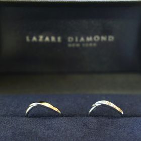 【ラザール ダイヤモンド(LAZARE DIAMOND)の口コミ】 あまり見かけない逆S字ウェーブが私たちの指には合い、着用時に1番しっく…