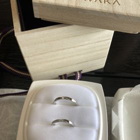 【俄(にわか)の口コミ】 もともとハーフエタニティのカーブがあるデザインを探していました。
デザ…