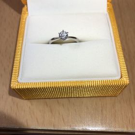 【ケイウノ ブライダル(K.UNO BRIDAL)の口コミ】 ◼︎指輪について
　デザイン: 一粒ダイヤのオーソドックスな婚約指輪
　テ…
