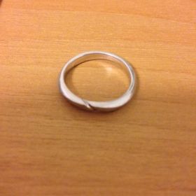 【俄(にわか)の口コミ】 ゆびにはめてしっくりきたので。他にも沢山試着したが、どれよりもしっく…