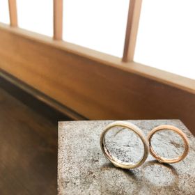 【ichi(イチ)の口コミ】 シンプルだけどどこか個性のある指輪を探していてた際に、石地のデザイン…