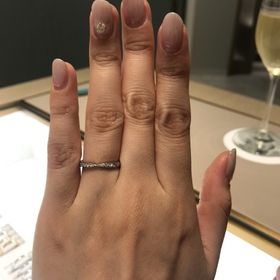 【ティファニー(Tiffany & Co.)の口コミ】 ハーフエタニティーでダイヤモンドがキラキラと輝く素敵な指輪です。
婚約…