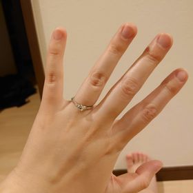 【銀座ダイヤモンドシライシの口コミ】 いくつか試着して、一番このデザインがかわいかったです。
婚約指輪でした…
