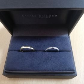 【ラザール ダイヤモンド(LAZARE DIAMOND)の口コミ】 デザインが個性的かつ女性らしく、またダイヤが散りばめられておりきれい…