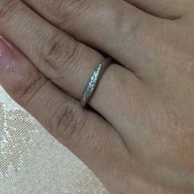 【canal4℃(カナルヨンドシー)の口コミ】 新郎用と新婦用、似たようなデザインで、尚且つ新婦用は華奢なデザインの…