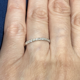 【canal4℃(カナルヨンドシー)の口コミ】 着した指輪はダイヤモンドが半周ついており、デザインもスッキリしていて…