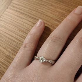 【GALA JEWELRY(ガラジュエリー)の口コミ】 ミル打ちデザインの指輪の中から、1番気に入ったものを選びました。また、…