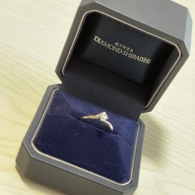 【銀座ダイヤモンドシライシの口コミ】 指輪のデザインは結婚指輪とセットでつけられるものと思い、探しておりま…