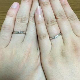 【A DEUX(アドゥー)の口コミ】 指輪になるべくお金をかけたくなかったのでダイヤなどついておらず、シン…