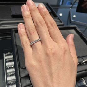 【エクセルコダイヤモンド(EXELCO DIAMOND)の口コミ】 婚約指輪は一粒ではなくハーフエタニティを探していました。
ハーフエタニ…