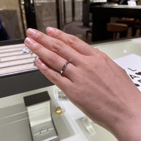 【ブルガリ(BVLGARI)の口コミ】 ブルガリらしいボリュームのあるデザインリングです。
とても気に入りまし…