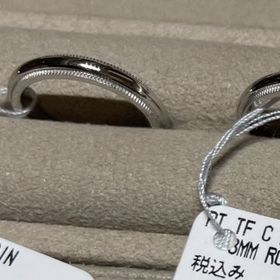 【ティファニー(Tiffany & Co.)の口コミ】 ミル打ちのデザインを見せていただきました。
とても繊細なデザインで気に…