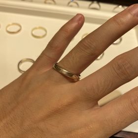 【杢目金屋(もくめがねや)の口コミ】 色の違ういくつもの貴金属を重ね合わせた木目金が特徴的な指輪です！シン…