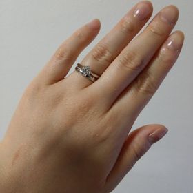 【銀座ダイヤモンドシライシの口コミ】 条件:The婚約指輪の立て爪、周りに何も装飾がないシンプルなもの、高さが…