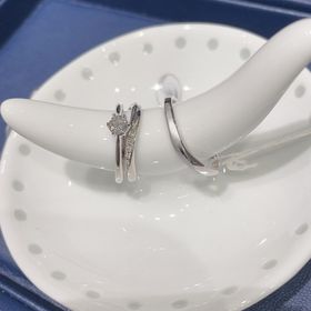 【銀座ダイヤモンドシライシの口コミ】 デザインが気に入り、価格も予算以内でした。
婚約指輪をすでにダイヤモン…