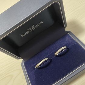【銀座ダイヤモンドシライシの口コミ】 指輪のデザインはシンプルながらも少しウェーブが入ったもので探しており…